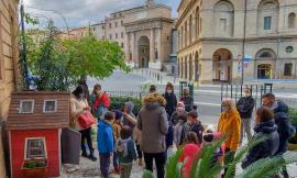 Macerata, una passeggiata nel centro storico per spedire la lettera a Babbo Natale