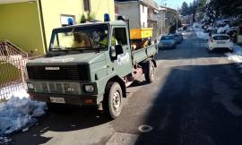 San Severino, pericolo ghiaccio sulle strade: Protezione civile in azione con mezzi spargisale