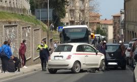 Macerata, violento scontro tra auto in via Pantaleoni: un ferito al Pronto Soccorso (FOTO)