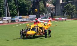 Tolentino, perde il controllo della bici e si schianta contro un'auto in sosta: 22enne a Torrette (FOTO)
