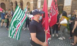 Macerata, sindacati in piazza per il caso ex Gabrielli: "Chiediamo un incontro con il prefetto"