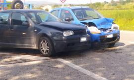 Pollenza, scontro all'incrocio lungo la provinciale: una donna finisce al pronto soccorso (FOTO)
