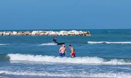Civitanova, la super ottobrata regala sole e bagni in mare: colpo di coda dell'estate
