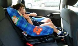 Bimbi in auto, novità nel 2017: entrano in vigore le nuove regole in materia di seggiolini
