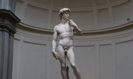 Il David di Michelangelo rischia di cadere. L’Inghilterra rilancia l’allarme
