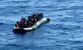 Portavano migranti disperati dalla Libia in Italia: in manette tre scafisti che alloggiavano in provincia