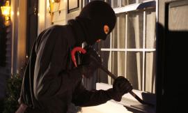 Rientra a casa e si scontra con il ladro che scappa: paura per un anziano di Montecassiano
