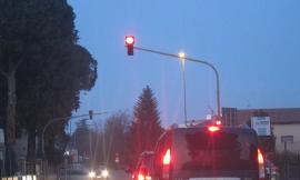 Montecosaro, semaforo riparato ma qualcuno contesta