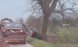 Incidente lungo la Regina: grave una delle persone coinvolte
