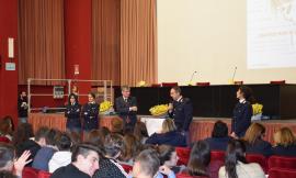 Festa della donna a Macerata: personale della Questura a scuola lezione antiviolenza