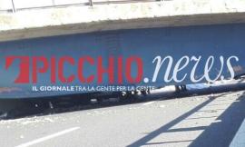 Crollo ponte A14, auto schiantata: il video choc prima dei soccorsi - VIDEO