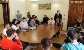 Studenti dell’istituto Ireneo Aleandri ricevuti dal sindaco Carancini