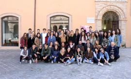 Scambio tra licei in nome dell’Europa, studenti francesi e maceratesi ricevuti dall’assessore Casoni