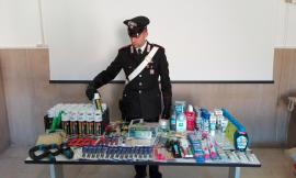 Attrezza in casa la copia di un supermercato con merce rubata: nei guai 45enne di Macerata