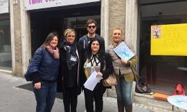 Presidio a Macerata dell'associazione vittime di violenza "Io No"