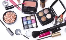 Cosmetici cancerogeni, studio svizzero: "Attenti al mascara". Problemi anche per gli eyeliner