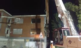Lavori di demolizione dell'Itis di San Severino fermi per la Pasqua: riprenderanno martedì notte - VIDEO