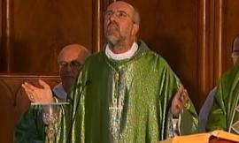 Il vescovo di Macerata cita Trump durante l'omelia di Pasqua: "La bomba più grossa non rende potente di fronte al Risorto"