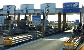 Autostrade: dalle 22 casellanti in sciopero. Pedaggi solo con casse automatiche e Telepass Autostrade: dalle 22 casellanti in sciopero. Pedaggi solo con casse automatiche e Telepass