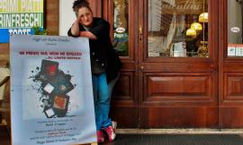"Mi piego ma non mi spezzo... Al limite rotolo": al Caffè del Teatro Cerolini la seconda personale di René Ciampa