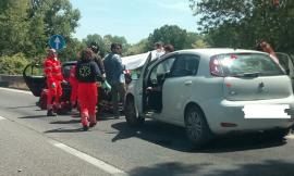 Incidente lungo la superstrada 77: ferito il conducente di uno scooter