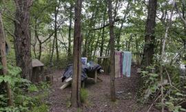 Tolentino, pescano e uccidono carpe: scoperto accampamento di bracconieri al lago delle Grazie