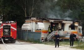 Caldarola, scoppia un incendio in una roulotte: danni ingenti, nessun ferito