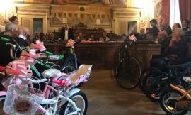 La bicicletta come simbolo di ripartenza: la solidarietà del Giro d'Italia ai terremotati