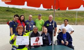 Solidarietà, a Tolentino tavoli, ombrelloni e panchine donate dal gruppo VAB e da Metaldec