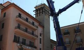 Camerino, rimossa copertura torre ex Casa del Fascio - Foto