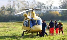 Montecassiano: si ribalta il trattore e gli schiaccia un arto. Trasportato a Torrette