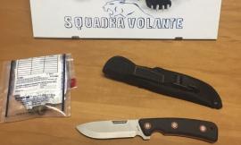 Blitz della polizia al Parco di Fontescodella: trovati coltelli, droga, soldi falsi e una moto rubata