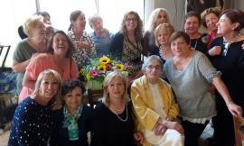 Oggi come allora: una cena di classe 54 anni dopo per dire "Grazie cara maestra Marcella"