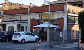 Civitanova Marche, furto in tabaccheria: ladri inseguiti dalla commessa