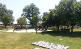 Montecosaro, zingari al parco dell'Annunziata tra feci sui giochi e velate minacce
