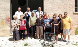 Gli ospiti della Casa di riposo di Tolentino in visita alla mostra sul Foro Boario: il quartiere com'era ieri e com'è oggi