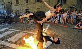 Le arti performative in scena nel centro storico di Recanati con artisti, artigiani e street food provenienti da tutta Italia