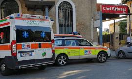 Macerata, quarantenne colpito da malore mentre gioca con le slot al bar