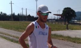 Il marciatore maceratese Antonelli riceve dal Coni la medaglia di bronzo per il valore atletico