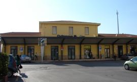 Dormono in auto vicino alla stazione di Civitanova: in manette due nomadi pregiudicati
