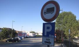 Civitanova, parcheggio per auto diventa rimessa di camion