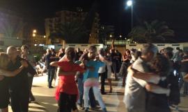 Martedì tanguero allo chalet "Antonio": grande calore della danza e del pubblico