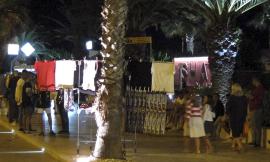 Civitanova, anche un campano piazza una bancarella davanti allo Shada