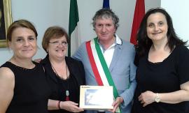 Donazioni per la comunità tolentinate: materiale didattico e di cancelleria per gli uffici comunali dalla Prefettura