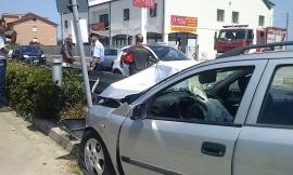 Violento tamponamento a Porto Potenza, quattro feriti