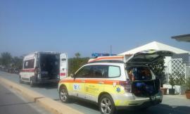 Civitanova, batte la testa mentre gioca in acqua: paura per un 18enne
