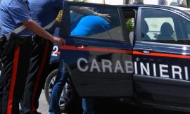 Macerata, alza le mani sulla convivente: in manette giovane romeno
