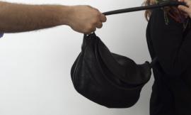 Civitanova, viene scippato ma rincorre il ladro e lo ferma