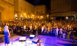 In migliaia a Civitanova Alta per la festa del patrono e il concerto di Luca Barbarossa