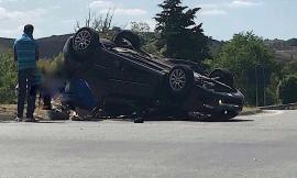 Scontro fra due auto, una si ribalta: ragazza 29enne finisce in ospedale